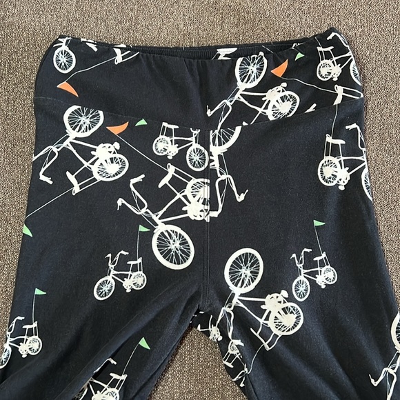 LuLaRoe bicycle print leggings. One Size. - Picture 4 of 7
